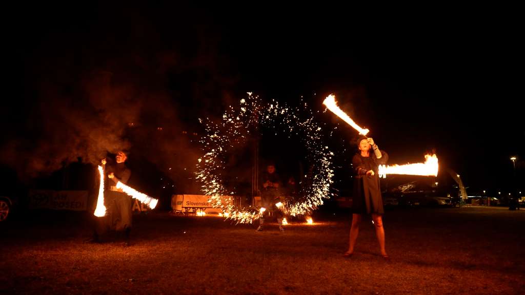 C0885.00_02_32_38.Still006