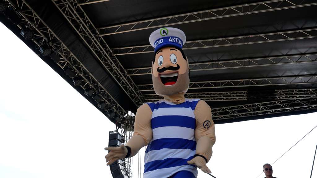 C0885.00_06_08_01.Still011